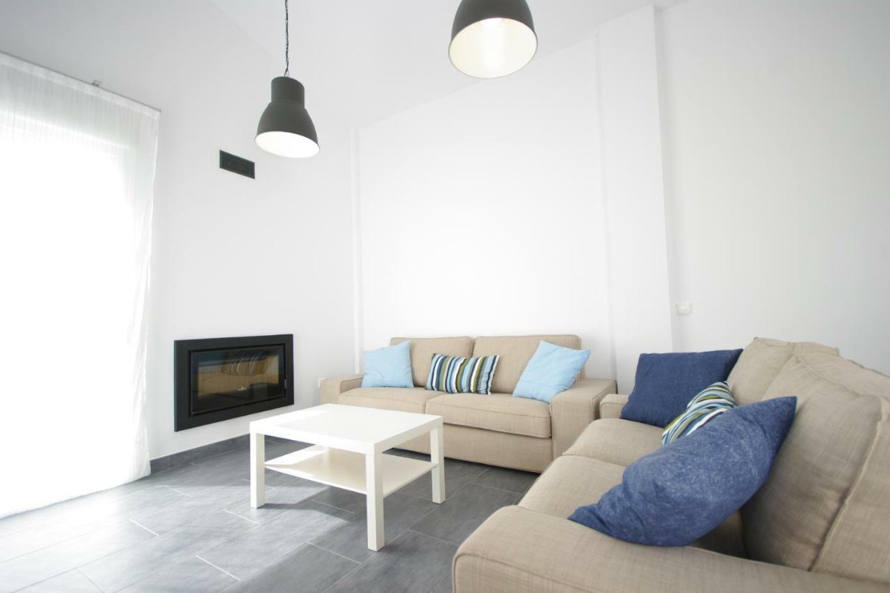 Chalet Deluxe Wifi Gratis โกนิล เด ลาฟรอนเตรา ภายนอก รูปภาพ