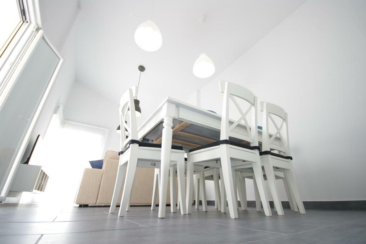 Chalet Deluxe Wifi Gratis โกนิล เด ลาฟรอนเตรา ภายนอก รูปภาพ