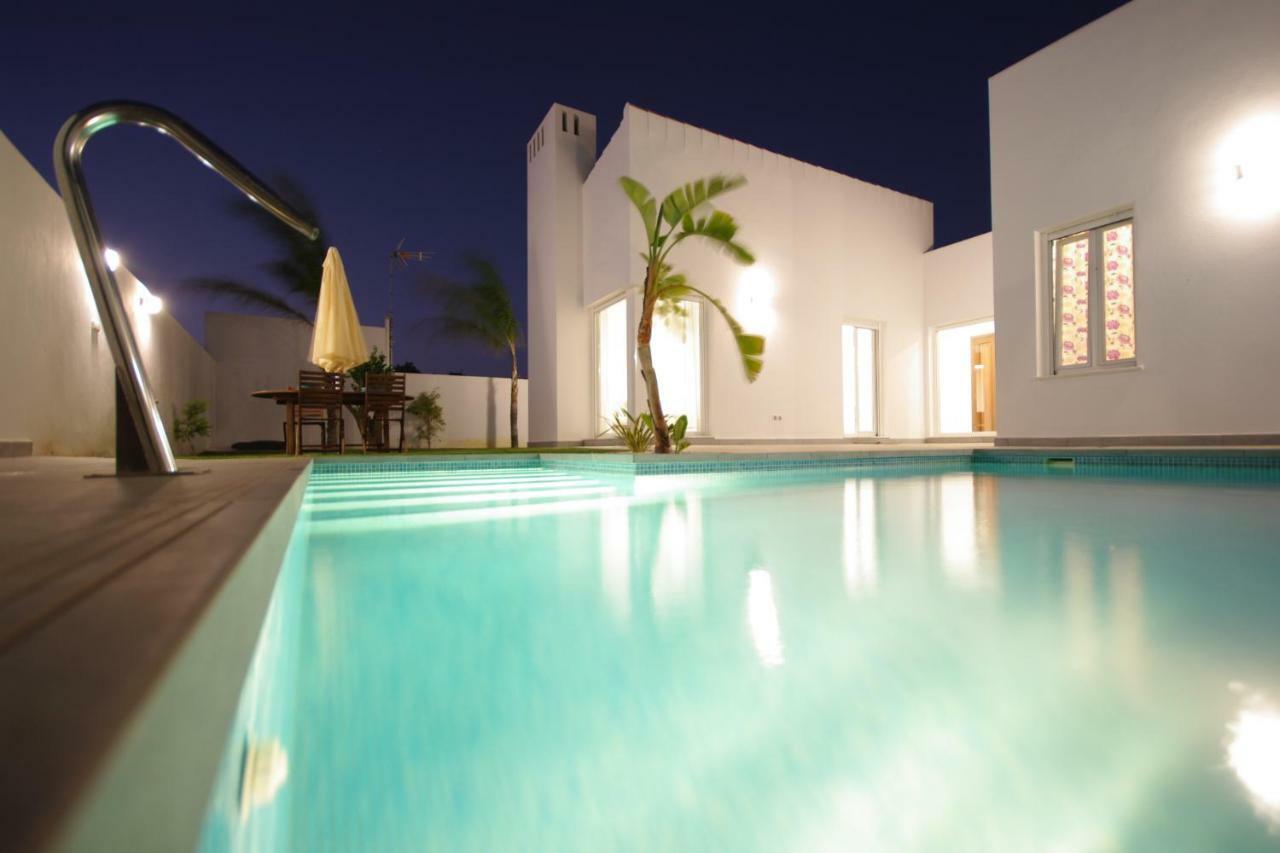 Chalet Deluxe Wifi Gratis โกนิล เด ลาฟรอนเตรา ภายนอก รูปภาพ