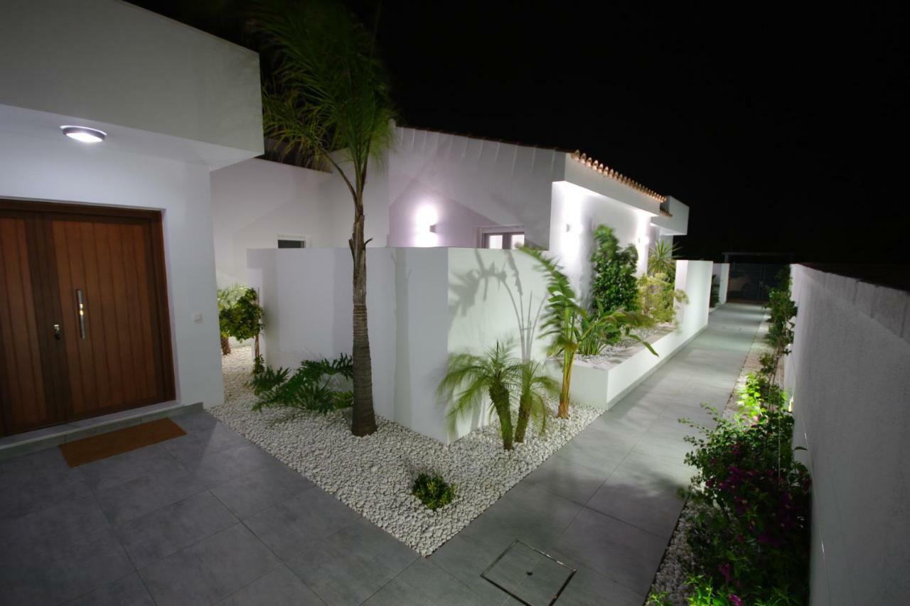 Chalet Deluxe Wifi Gratis โกนิล เด ลาฟรอนเตรา ภายนอก รูปภาพ