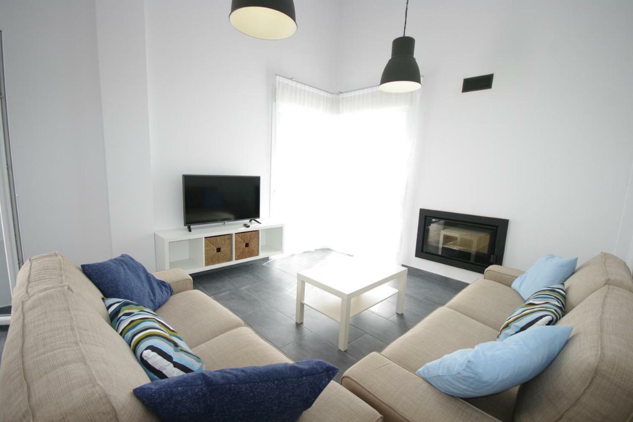 Chalet Deluxe Wifi Gratis โกนิล เด ลาฟรอนเตรา ภายนอก รูปภาพ