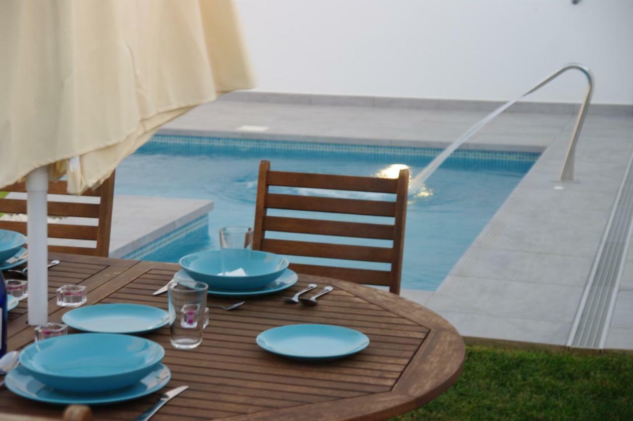 Chalet Deluxe Wifi Gratis โกนิล เด ลาฟรอนเตรา ภายนอก รูปภาพ