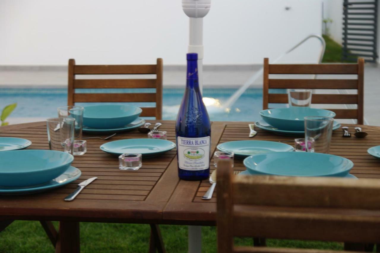 Chalet Deluxe Wifi Gratis โกนิล เด ลาฟรอนเตรา ภายนอก รูปภาพ
