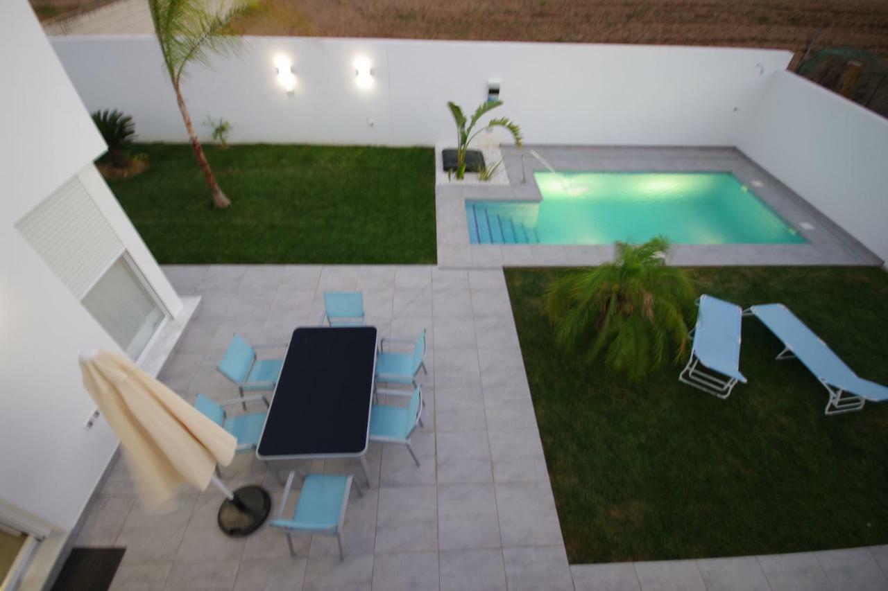 Chalet Deluxe Wifi Gratis โกนิล เด ลาฟรอนเตรา ภายนอก รูปภาพ