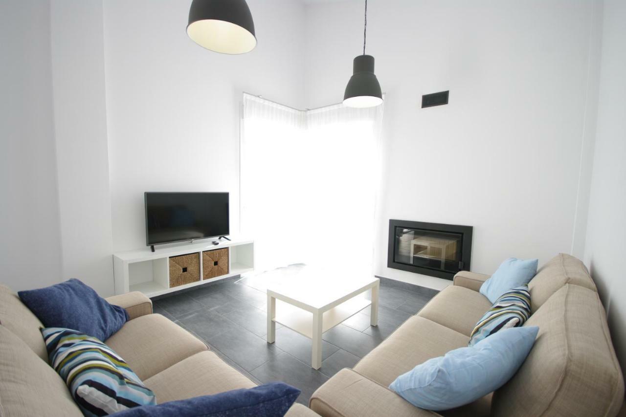 Chalet Deluxe Wifi Gratis โกนิล เด ลาฟรอนเตรา ภายนอก รูปภาพ